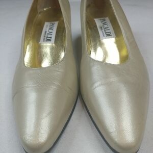 Pancaldi Pumps Womens Sz 8.5 AA Narrow Pearl Leath